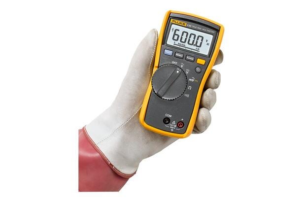 El multímetro digital Fluke 110 True-rms cabe fácilmente en tu mano